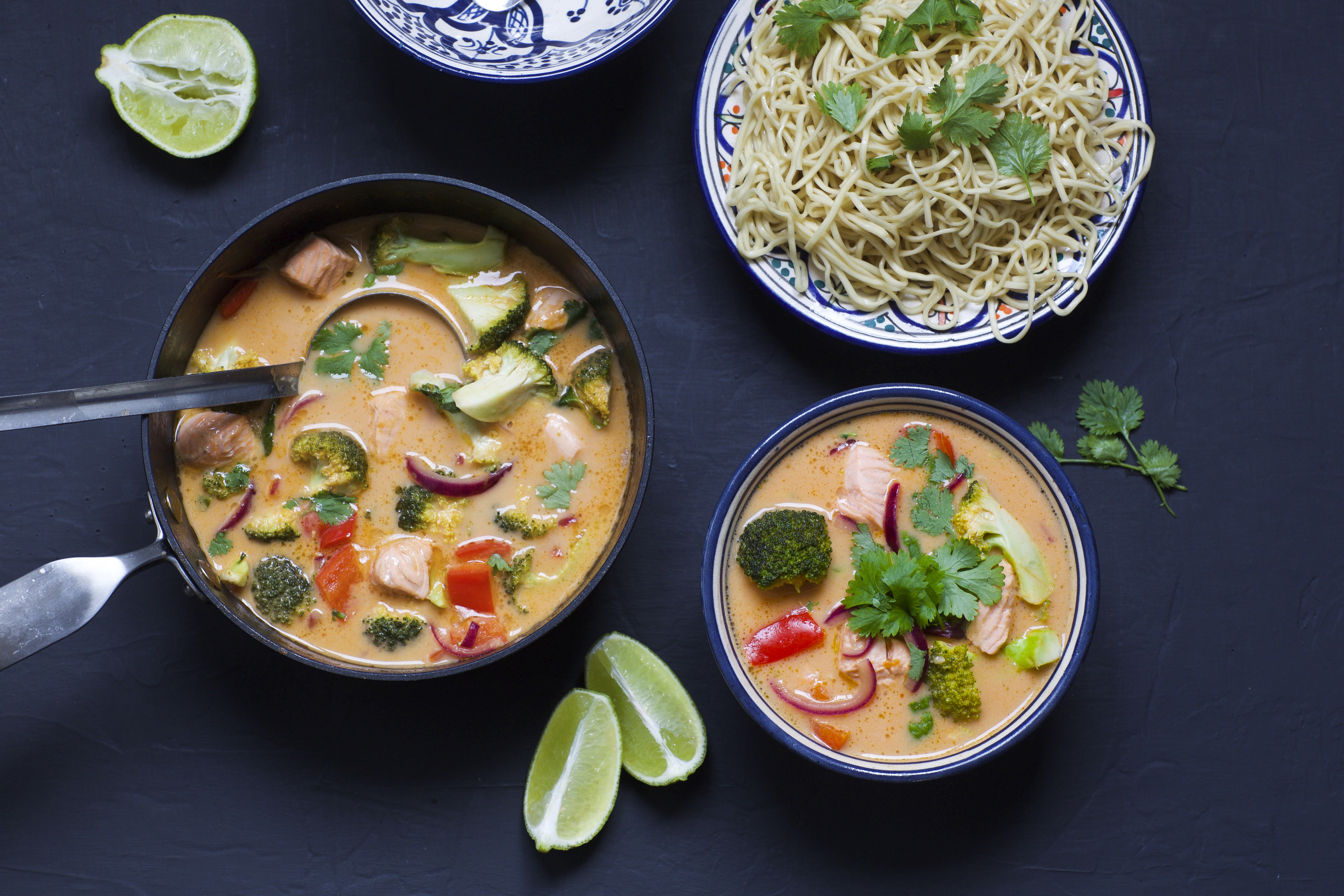 Fiskesuppe med koriander og nudler